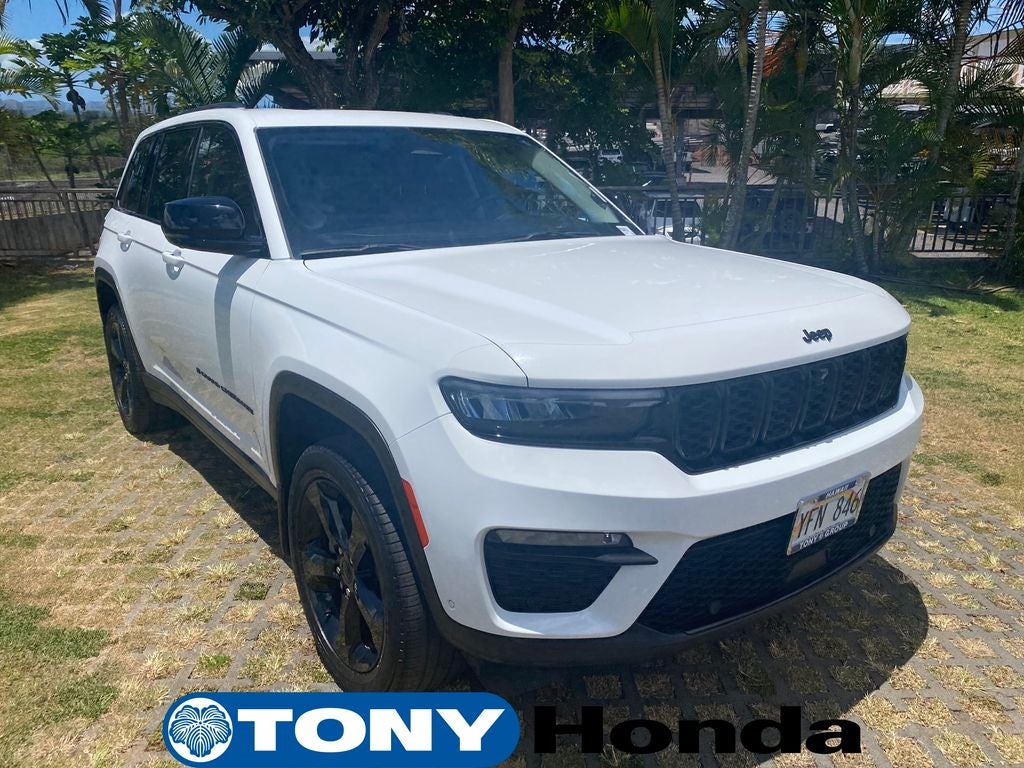 2023 Jeep Grand Cherokee Limited in Bright White Clearcoat — front three-quarter view