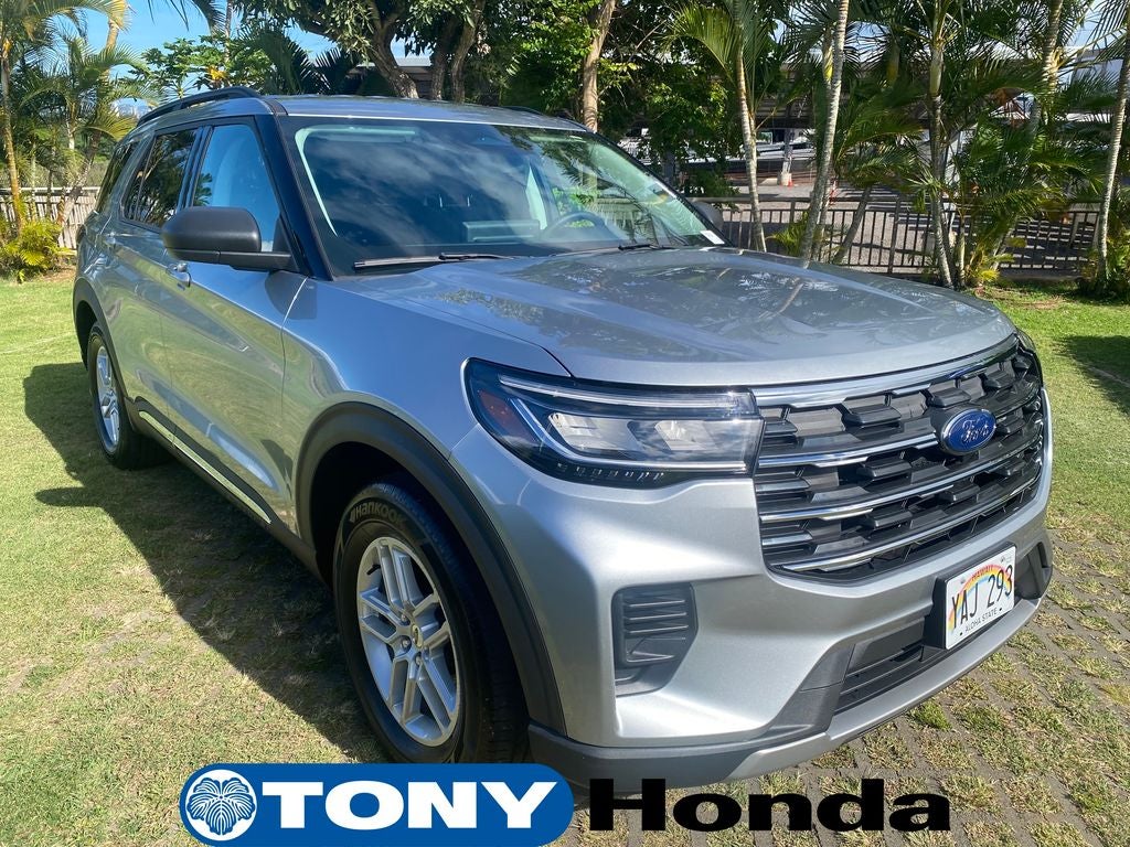 2025 Ford Explorer Active in Silver Metallic — front three-quarter view