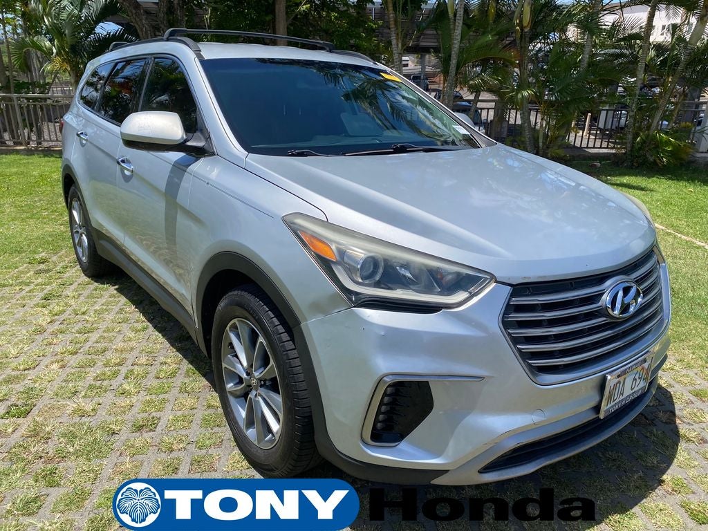 2017 Hyundai Santa Fe SE in Circuit Silver — front three-quarter view