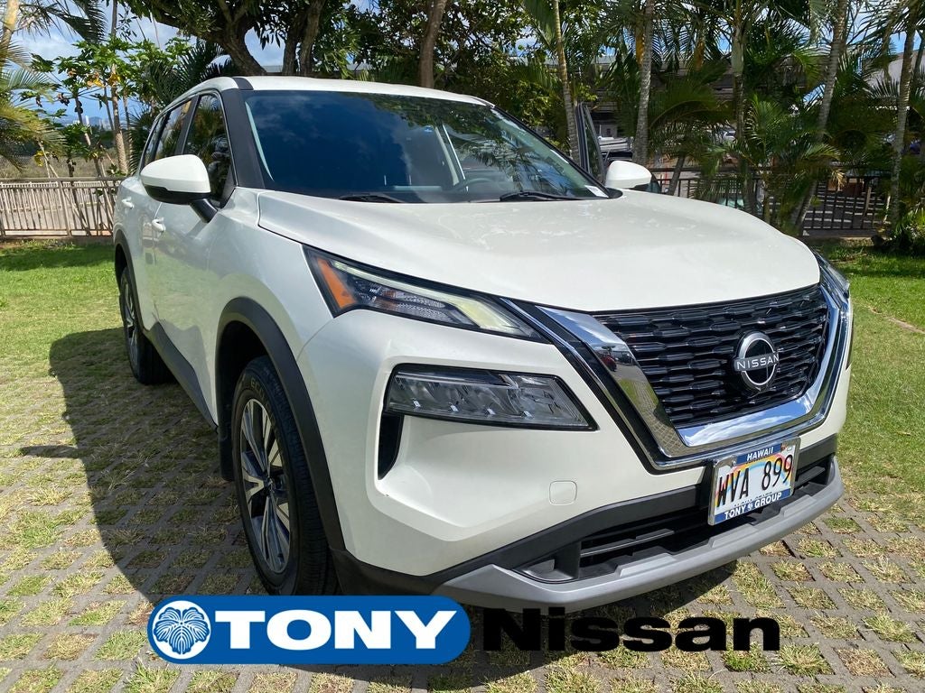 2023 Nissan Rogue SV in Pearl White Tricoat — front three-quarter view