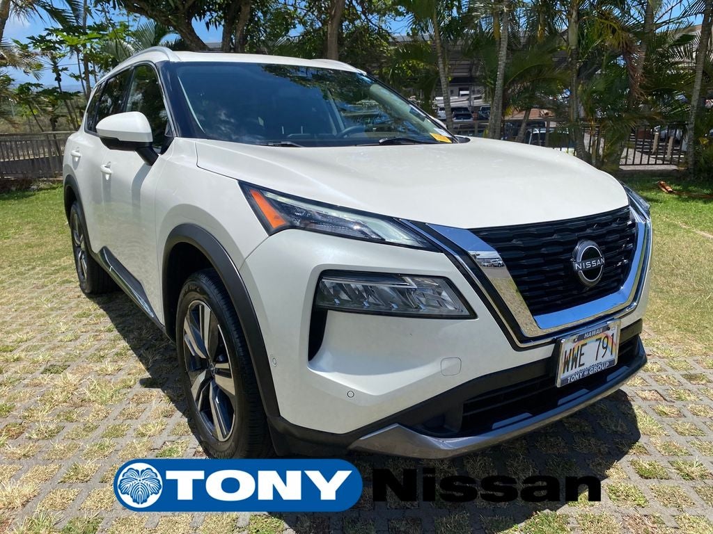 2023 Nissan Rogue SL in Pearl White Tricoat — front three-quarter view